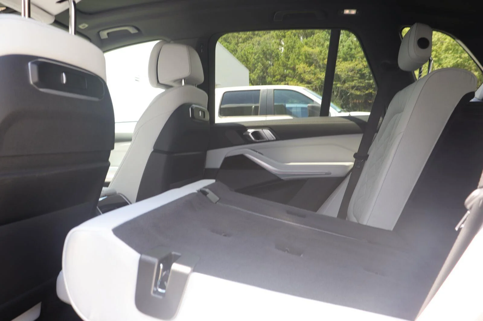 Used 2024 Alpine White BMW xDrive50e image 15