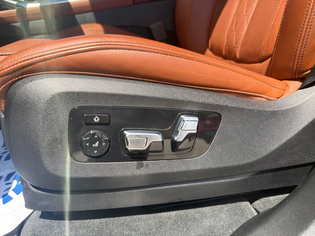 Used 2023 Black BMW M60i image 32