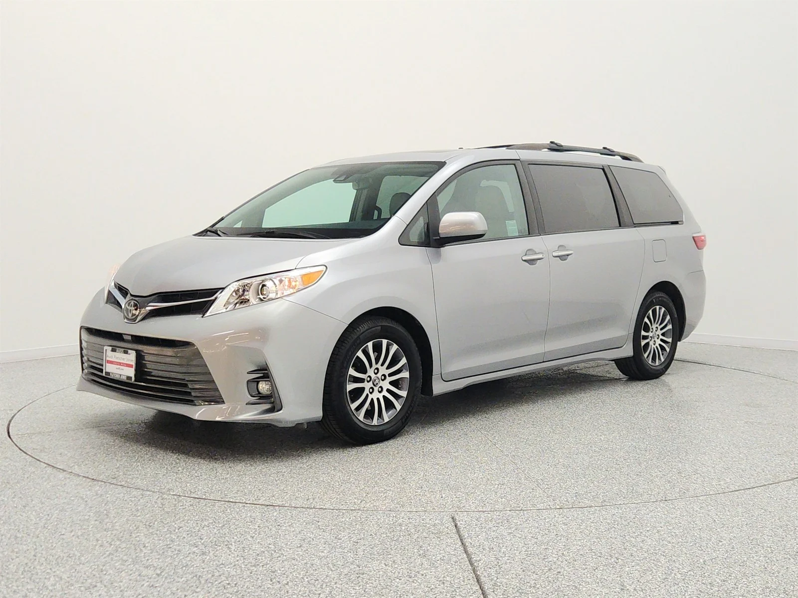 Used 2018 Silver Sky Metallic Toyota XLE Premium image 1
