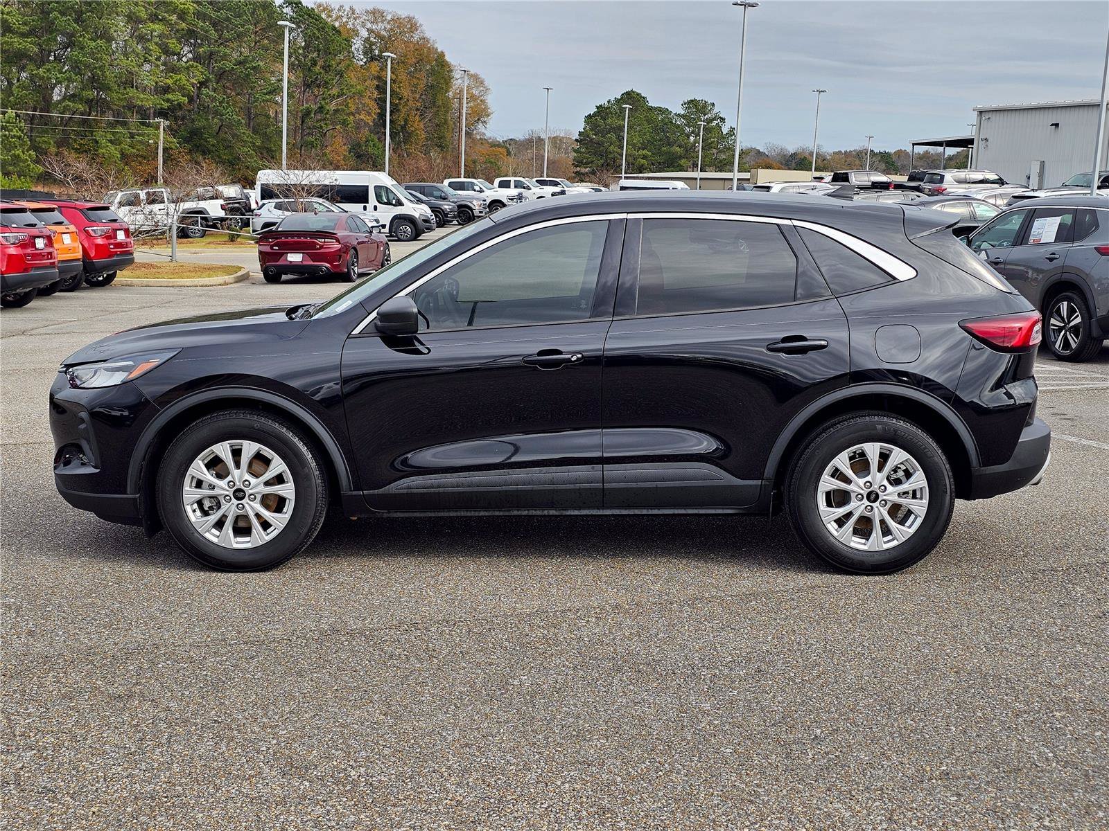 Used 2024 Agate Black Metallic Ford Active image 14