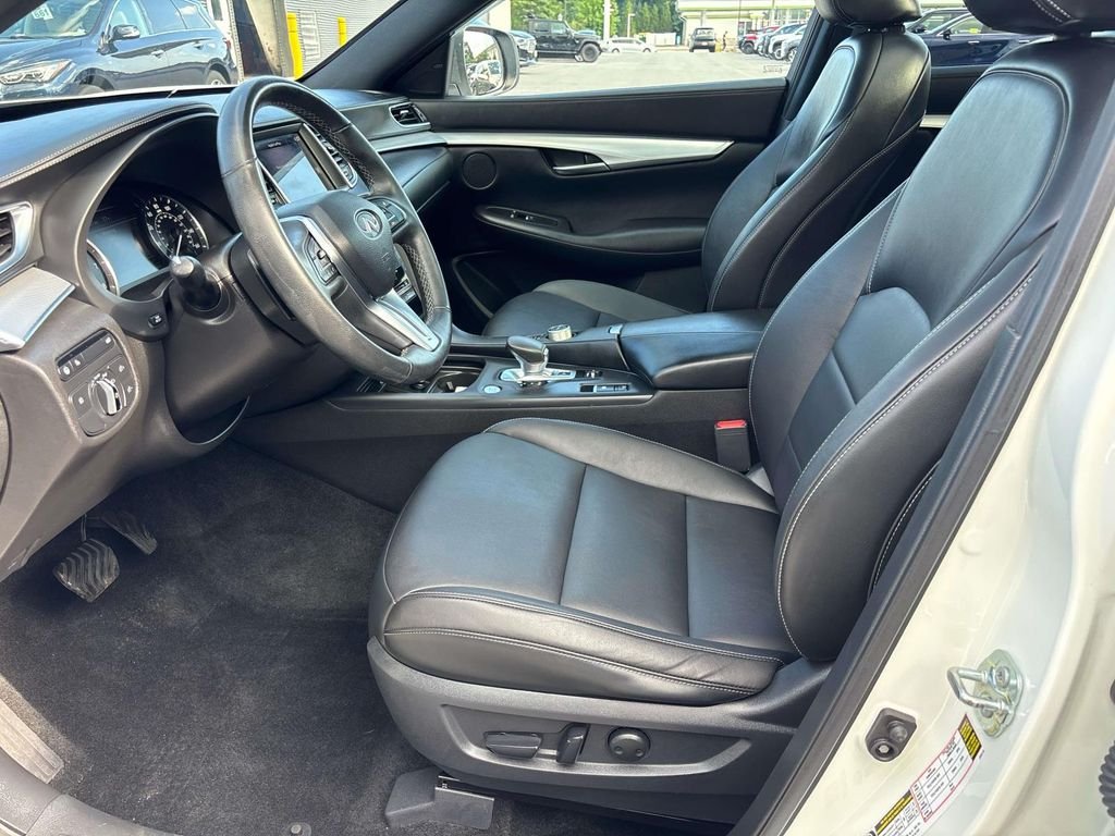 Used 2021 White INFINITI LUXE image 10
