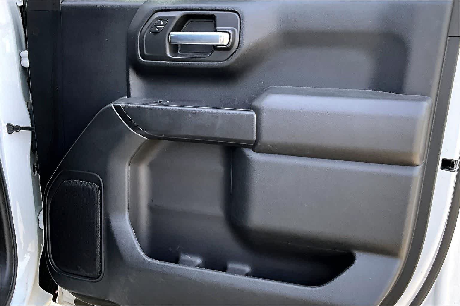 Used 2021 Summit White GMC  image 21