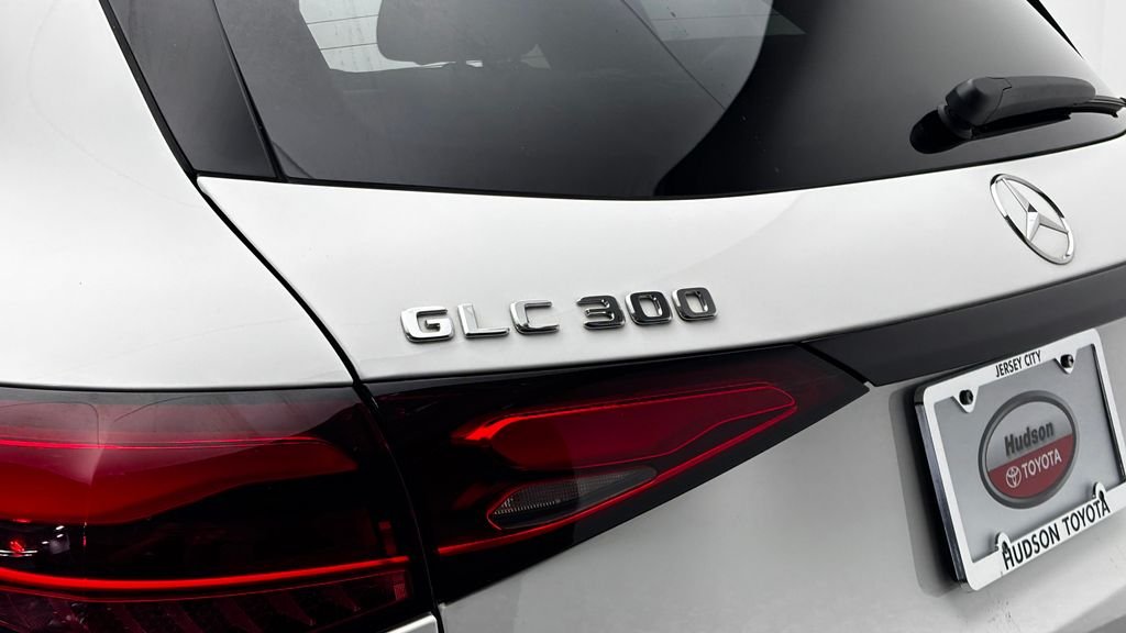 Used 2025 White Mercedes-Benz GLC 300 image 11