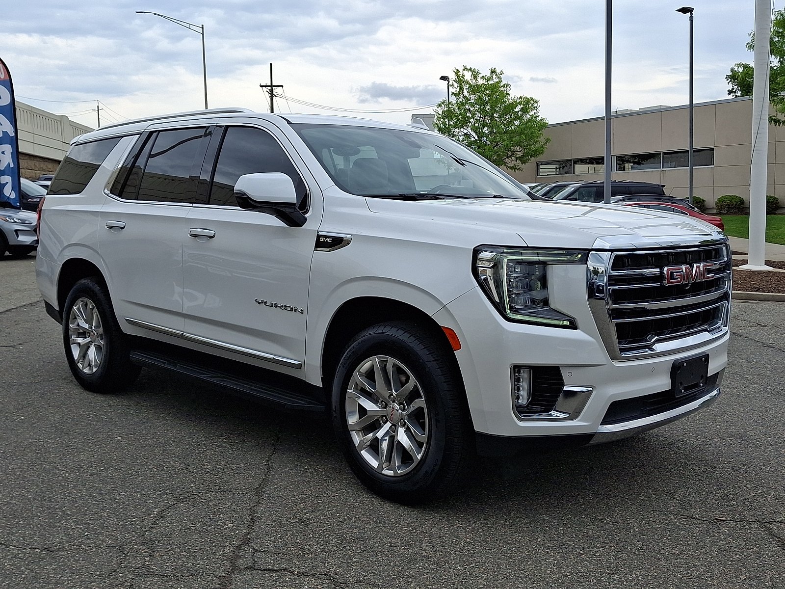 Used 2022 White Frost Tricoat - G1W GMC 4WD SLT image 3