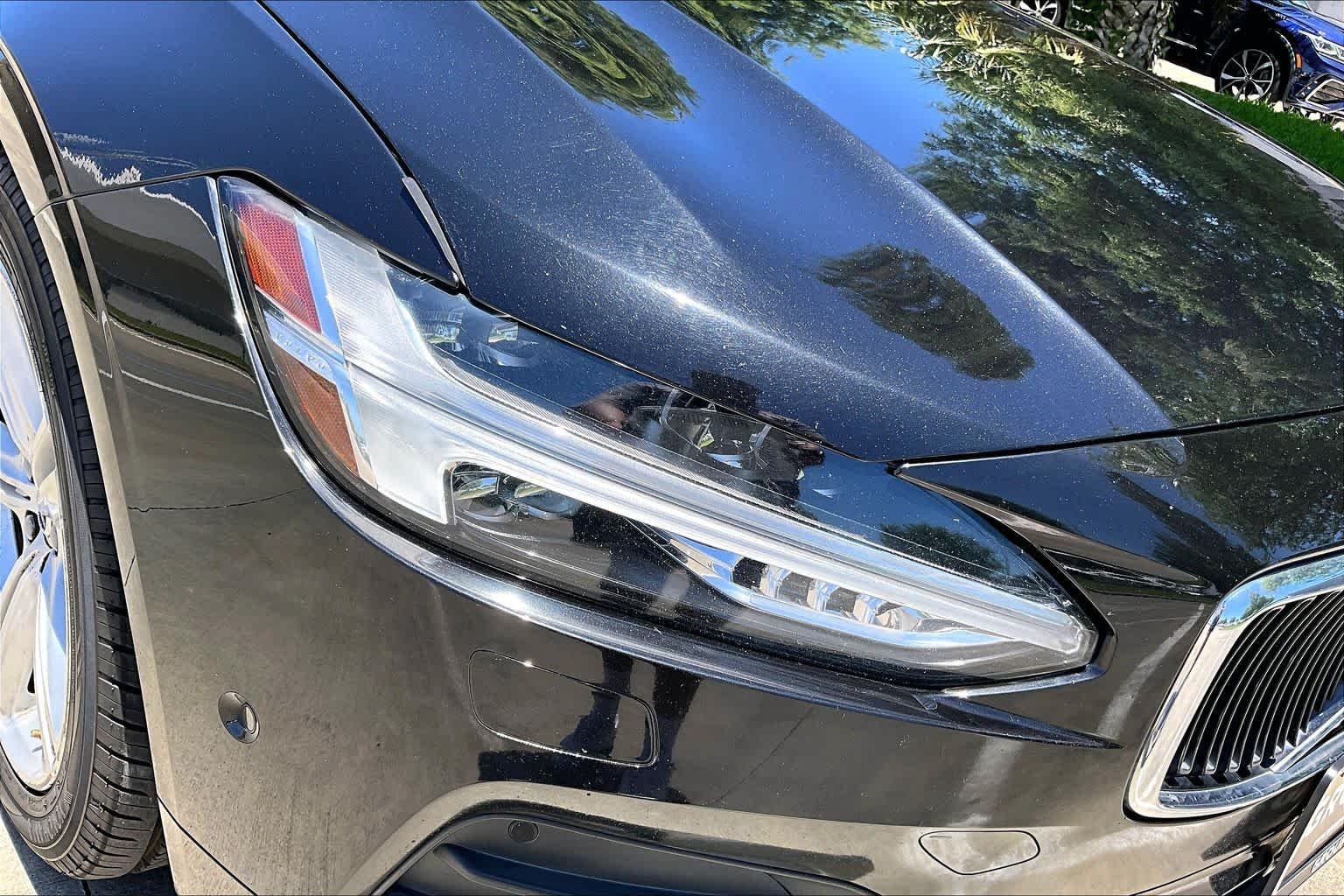 Used 2018 Onyx Black Metallic Volvo Momentum image 26