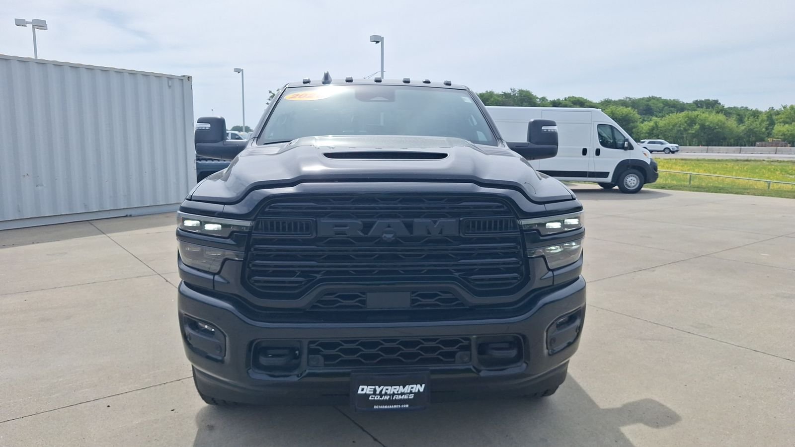 New 2026 Diamond Black Crystal Pearl-Coat Exterior Paint RAM Laramie image 8