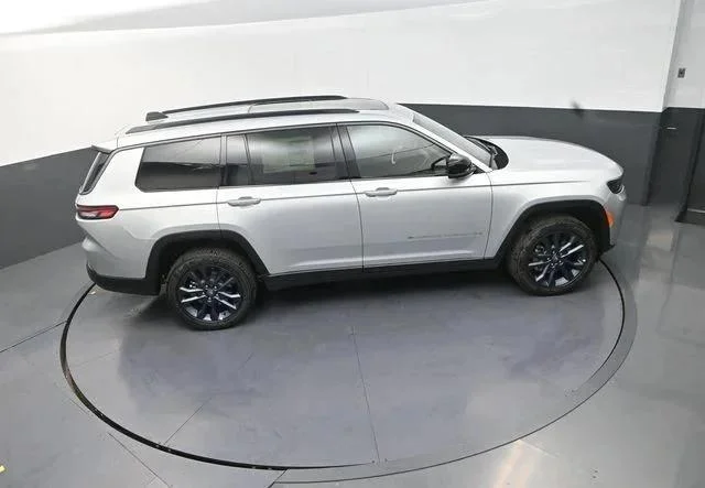 New 2026 Silver Zynith Jeep 85th Anniversary Edition image 18