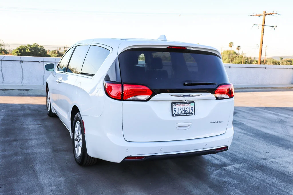 Used 2020 White Chrysler Touring image 6