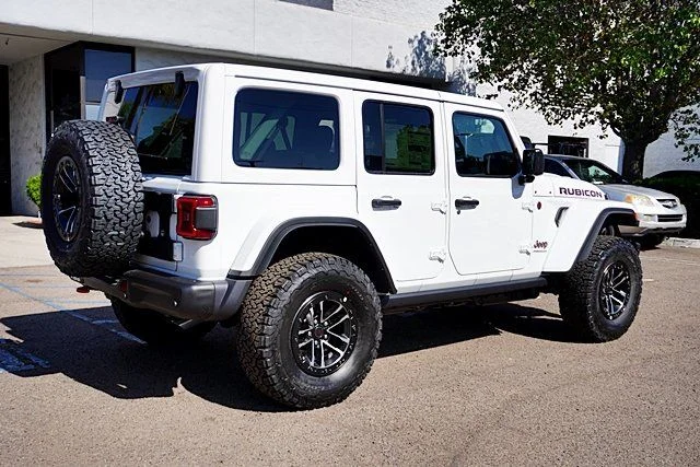 New 2026 Bright White Clear-Coat Exterior Paint Jeep Rubicon X image 9