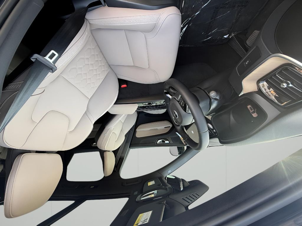 2026 Volvo XC60 Plus - Photo 9