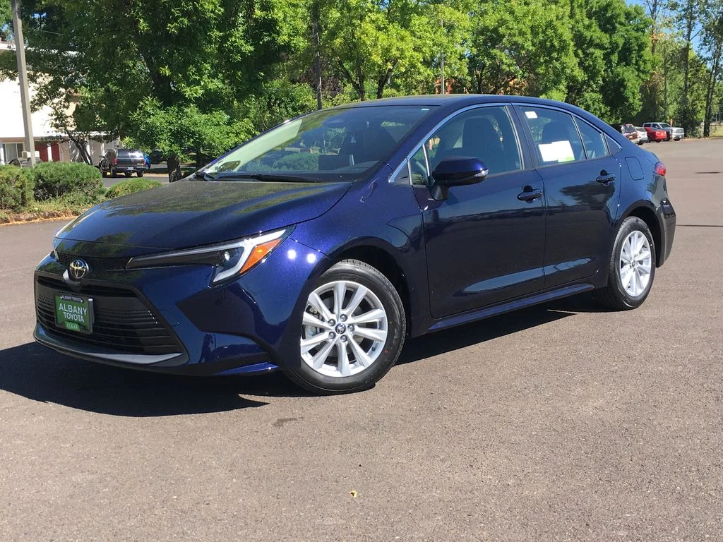 Used 2026  Toyota XLE image 1