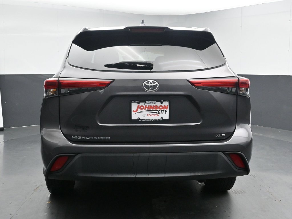 Used 2022 Gray Toyota XLE image 7