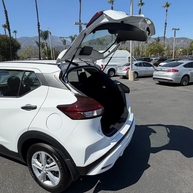 Used 2025 White Nissan S image 6