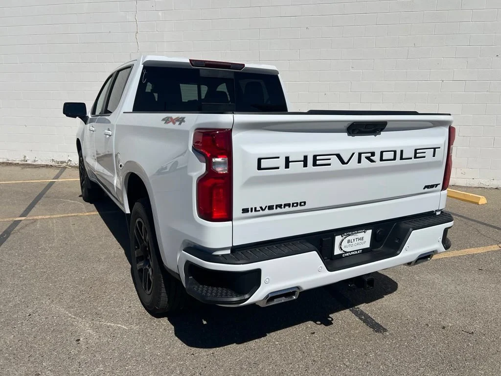 New 2026 Summit White Chevrolet RST image 5