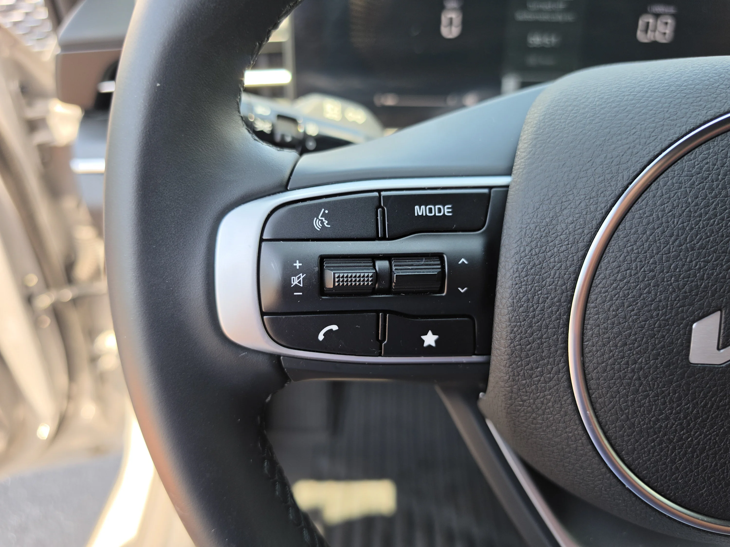 Used 2025 Wolf Gray Kia GT-Line image 34