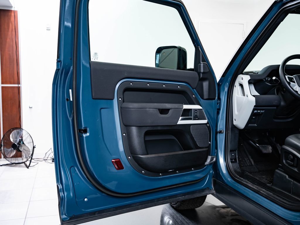 Used 2023 Tasman Blue Metallic Land Rover S image 28