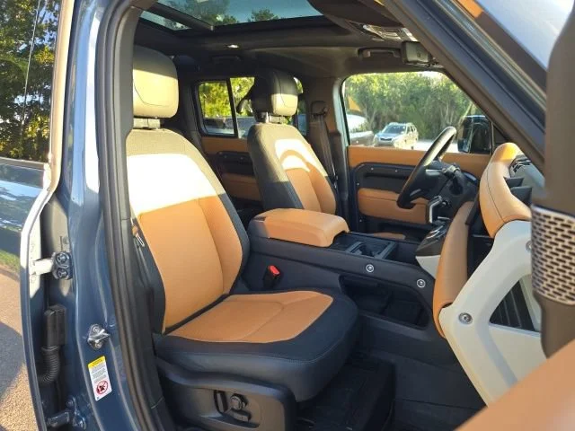 Used 2024 Blue Land Rover X-Dynamic SE image 12