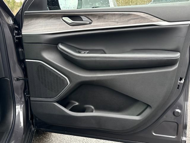New 2026 Baltic Gray Metallic Clearcoat Jeep Limited image 25