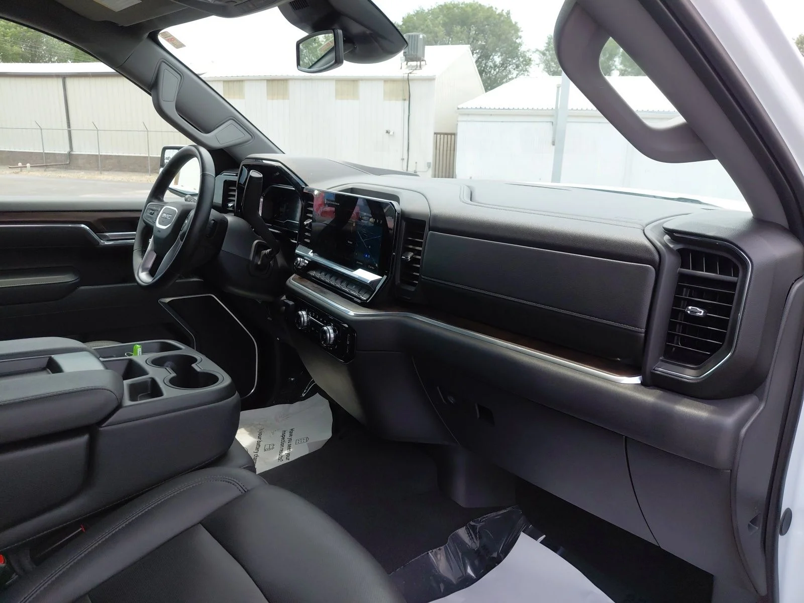 Used 2025 White GMC SLT image 36
