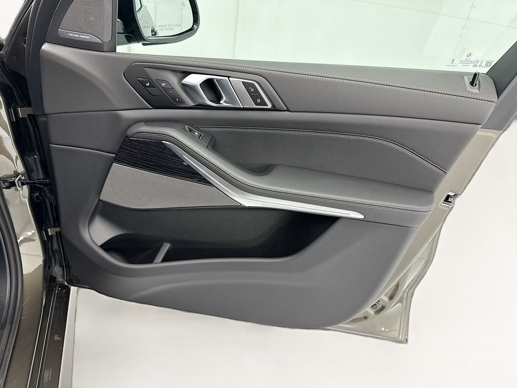 New 2026 Green Metallic BMW xDrive50e image 24