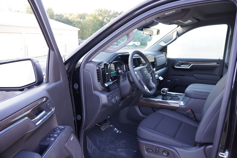 2026 Chevrolet Silverado 1500 LT Trail Boss - Photo 10