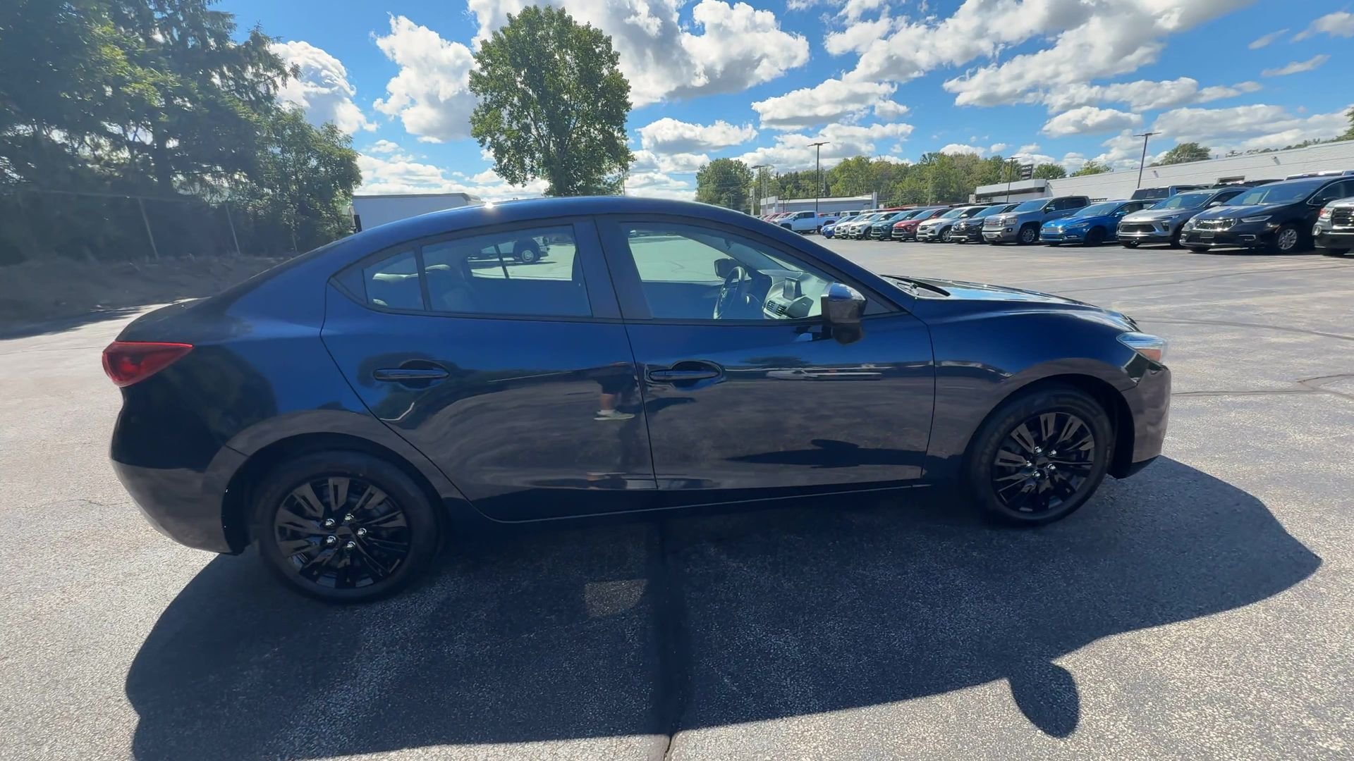 Used 2018 Blue Mazda Sport image 9