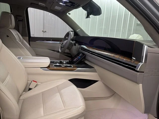 Used 2025 Argent Silver Metallic Cadillac Premium Luxury Platinum image 26
