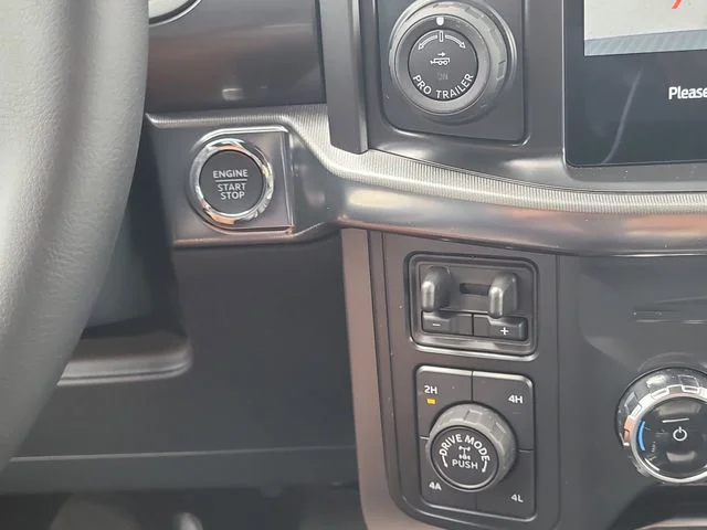 Used 2025 Gray Ford Lariat image 29