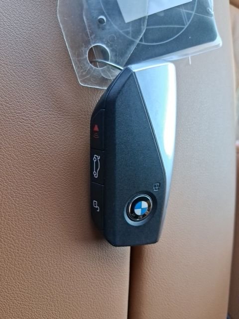 Used 2024 Black BMW sDrive40i image 19