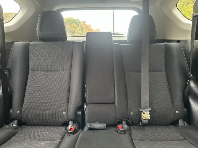 Used 2018 White Toyota XLE image 35