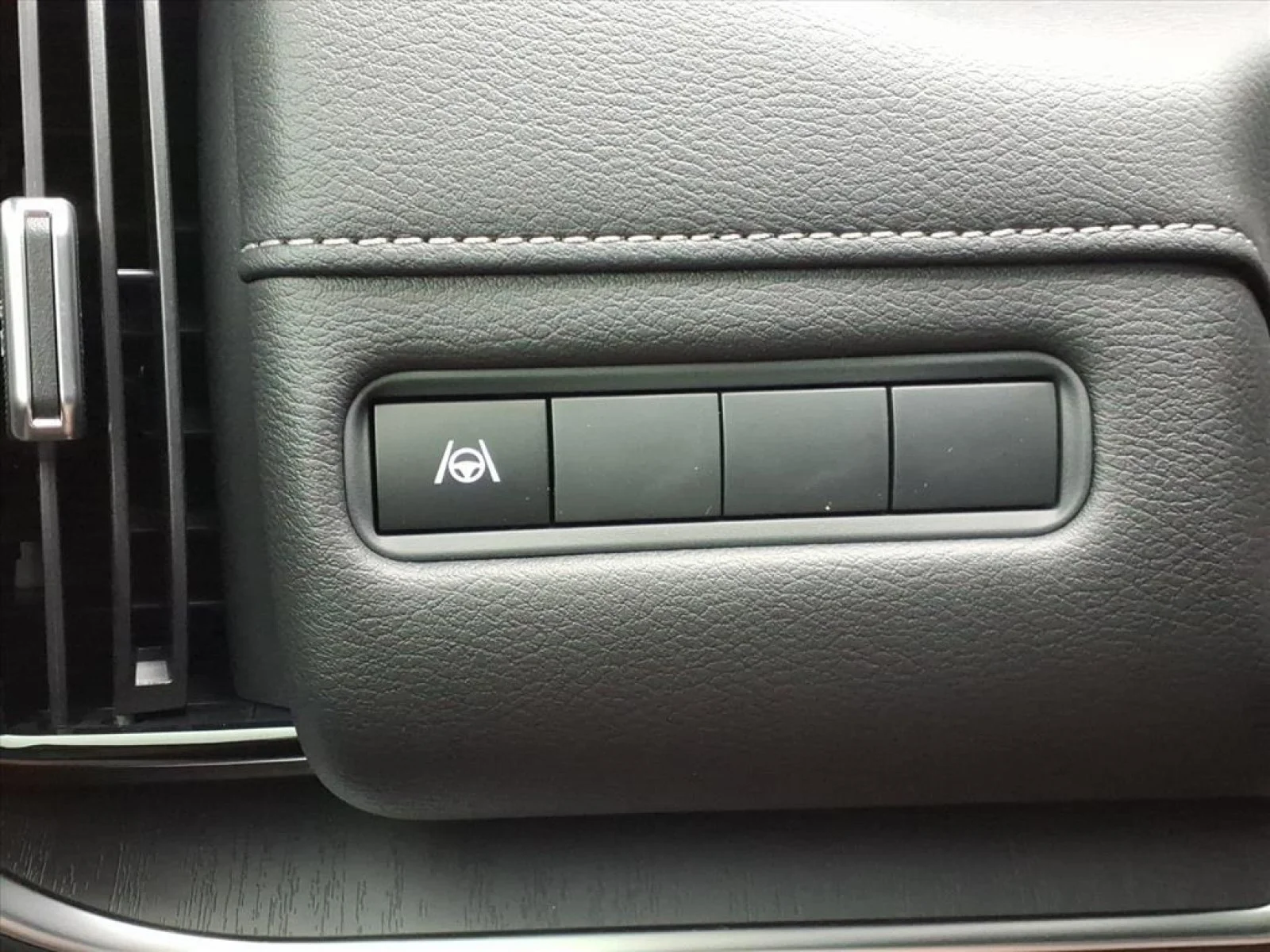 2026 Nissan Armada SV - 11