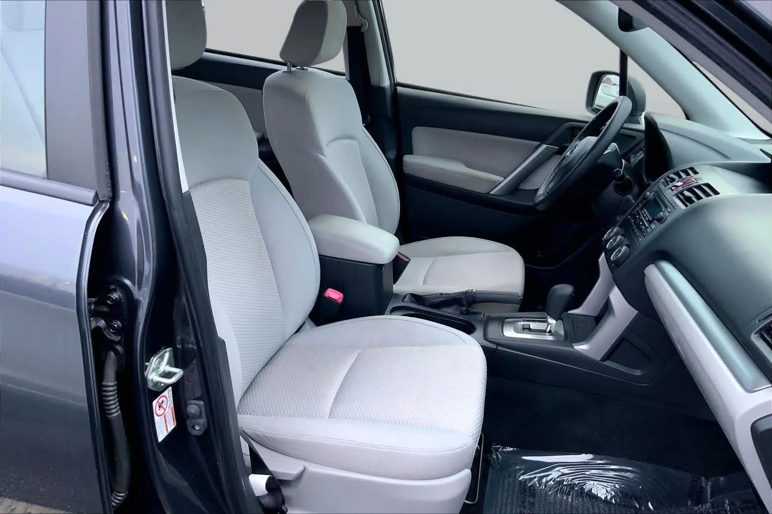 Used 2015 Dark Gray Metallic Subaru 2.5i image 7