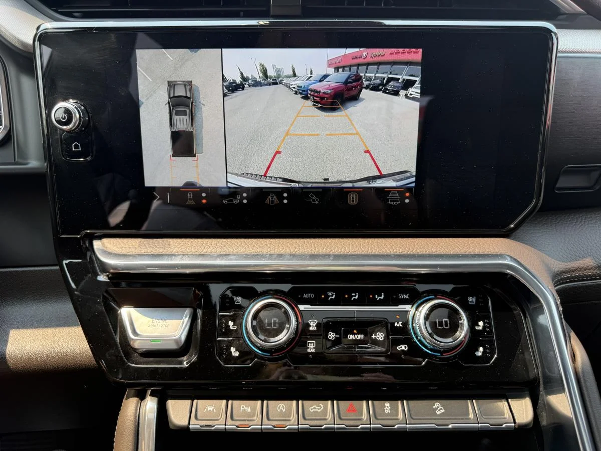 Used 2025 Silver GMC Denali image 27