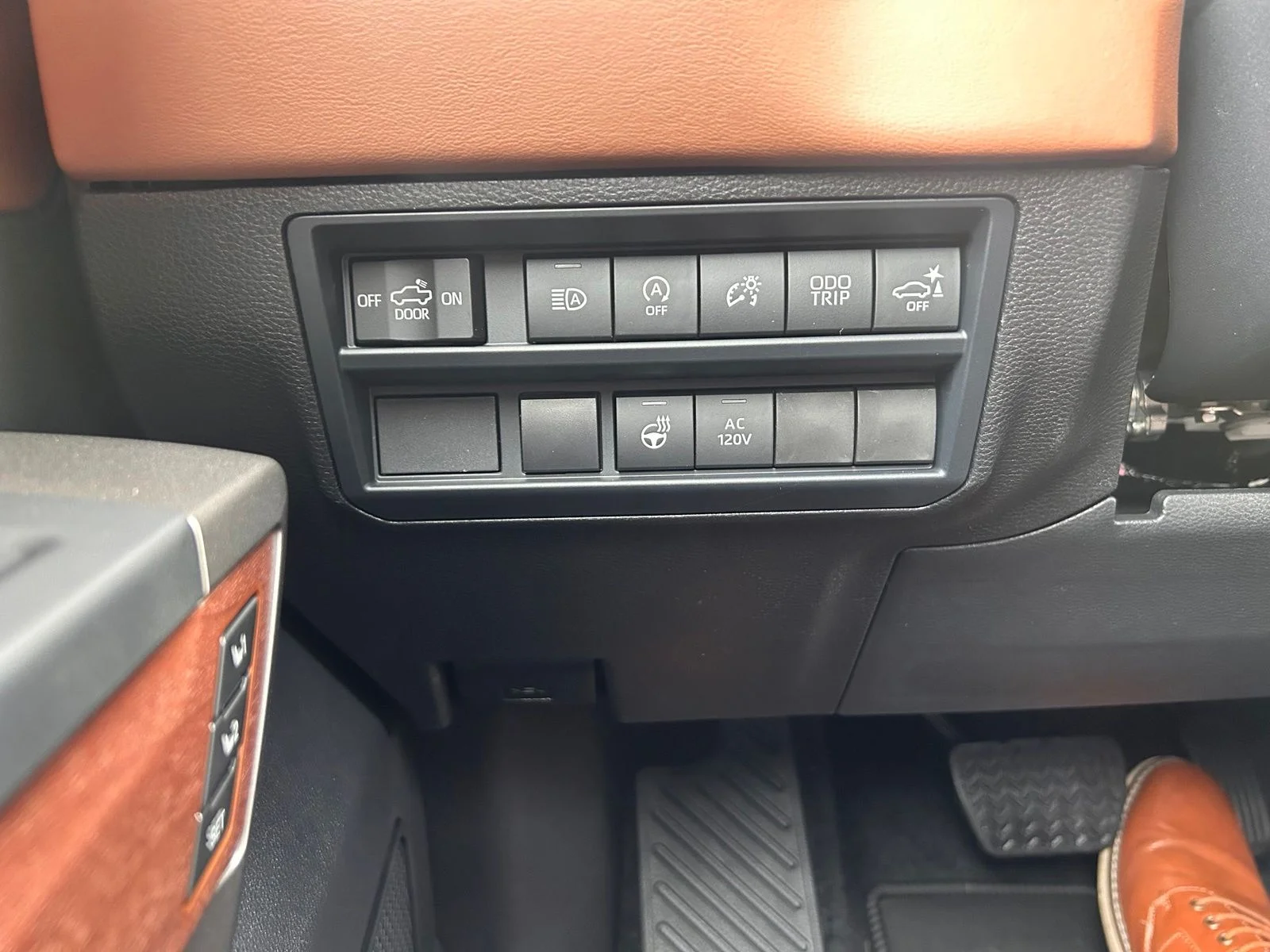 New 2026 Wind Chill Pearl <sup>1</sup> Toyota  1794 Edition image 14