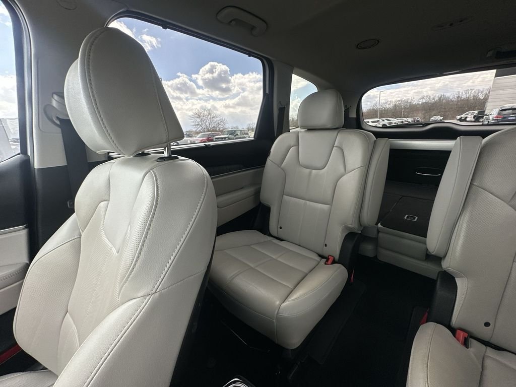 Used 2024 Glacial White Pearl Kia EX image 12