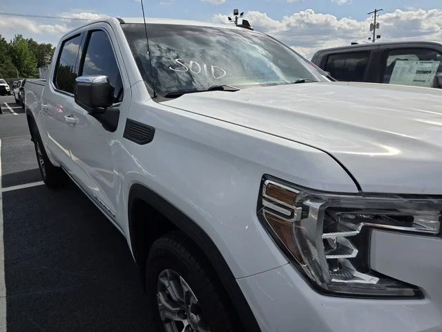 Used 2020 White GMC SLE image 4