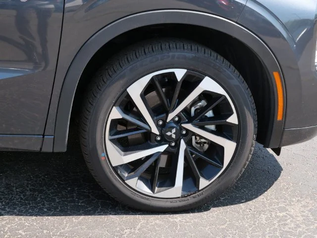 Certified Used 2025 Graphite Gray Mitsubishi SEL image 7