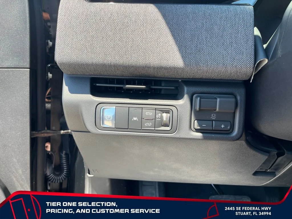 New 2026 Onyx Black GMC Elevation Standard Range image 24