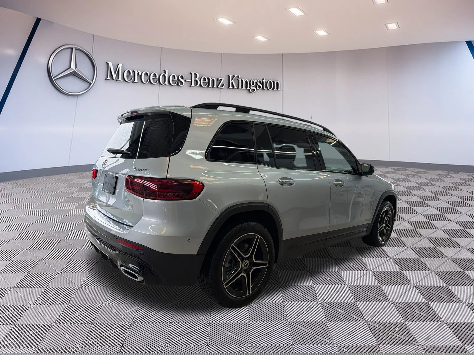 Used 2026 Silver Mercedes-Benz GLB 250 image 5