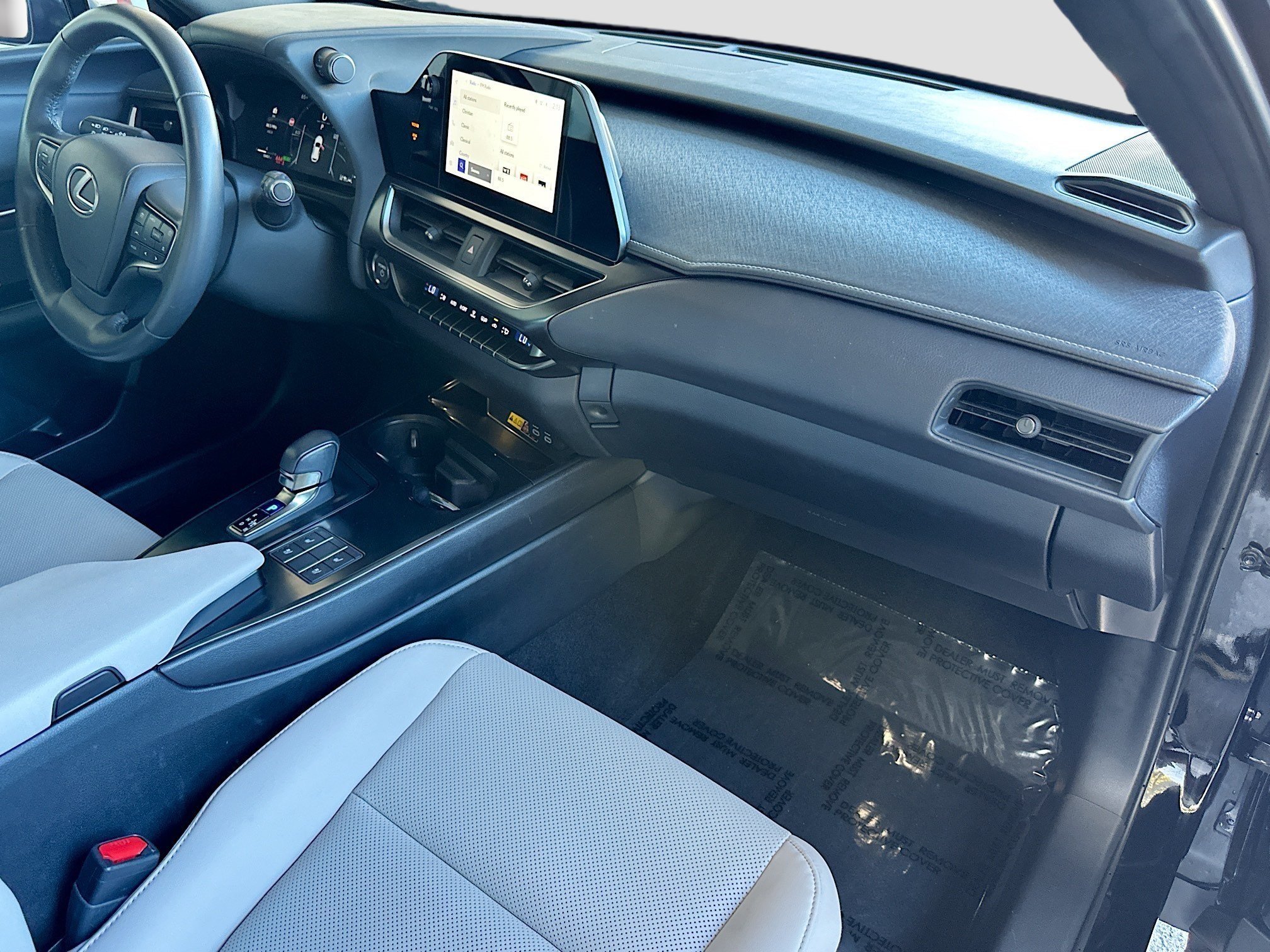 Used 2025 Obsidian Lexus UX 300h F SPORT Design image 18