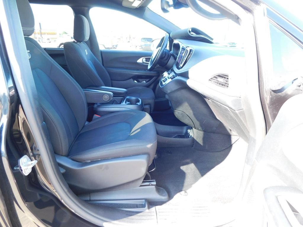 Used 2021 Black Chrysler Touring image 17