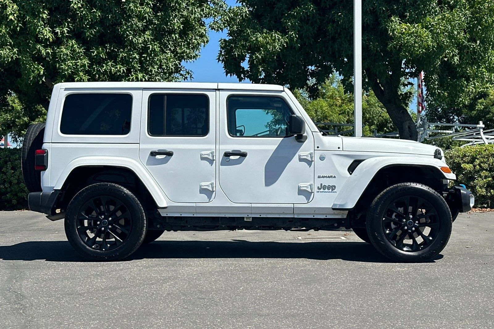 Used 2024 Bright White Clearcoat Jeep Sahara image 3