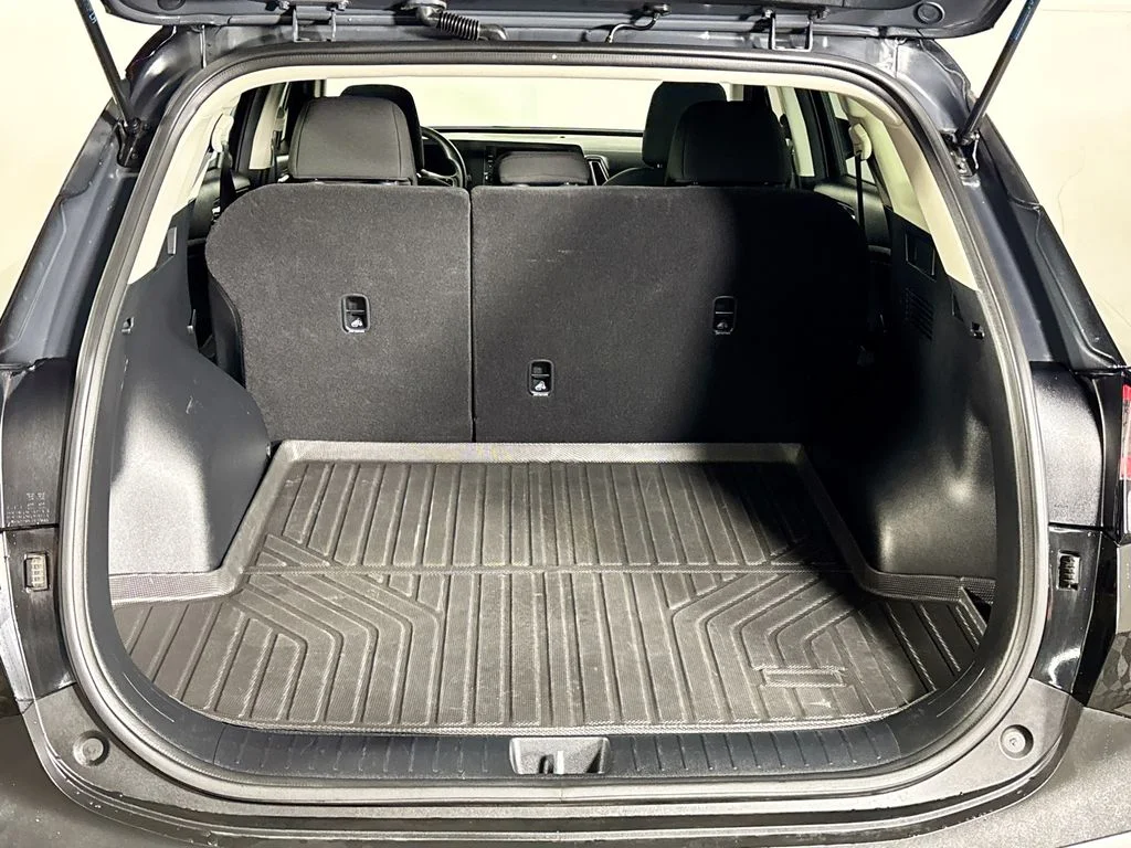 Used 2023 Black Kia LX image 20