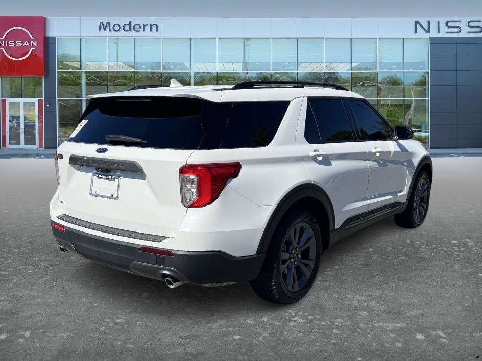 Used 2023 White Metallic Ford XLT image 5