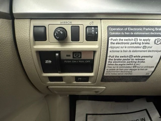 Used 2011 White Subaru 2.5i Premium image 19