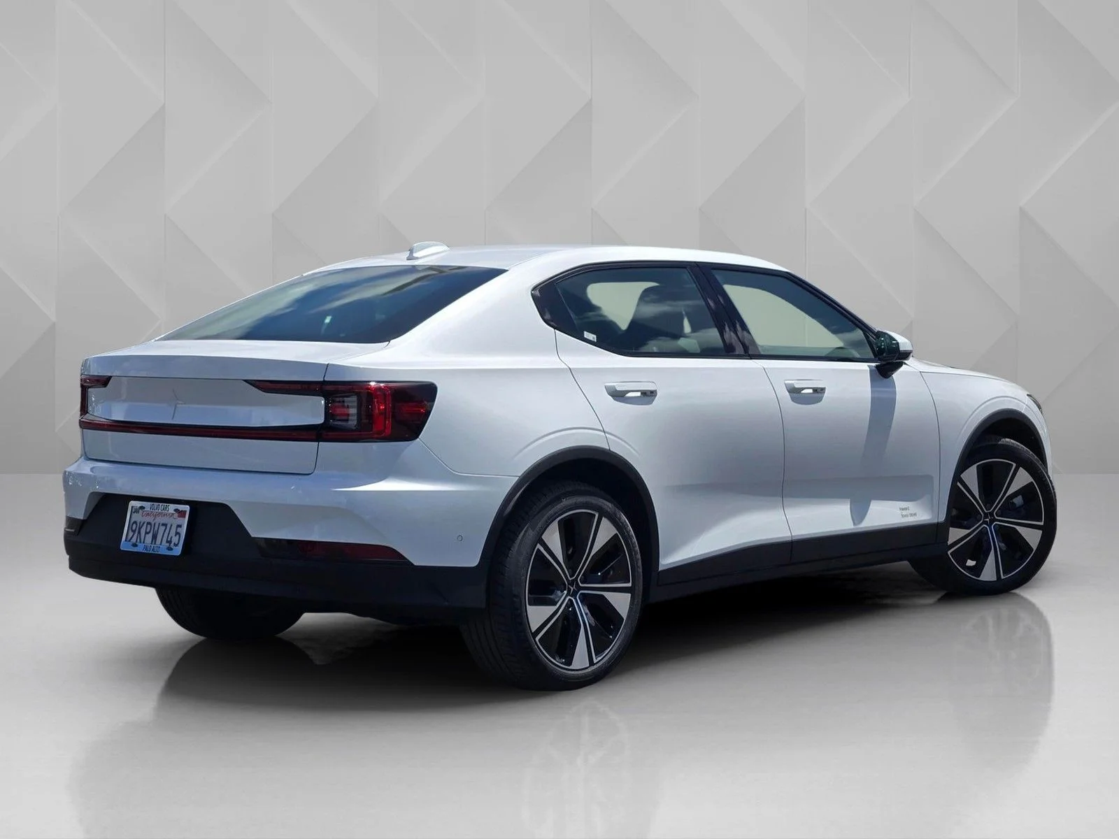 Used 2024 White Polestar Long Range Dual Motor image 6