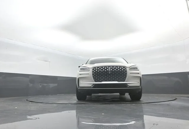 Used 2024 Pearl Metallic Lincoln Reserve image 30