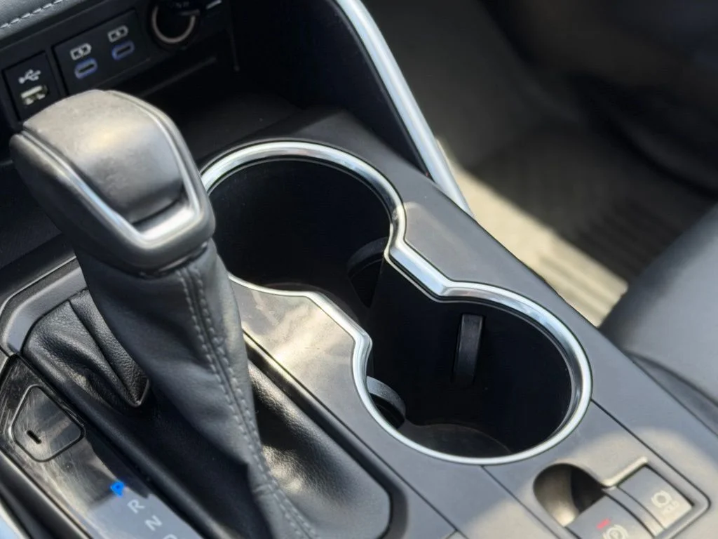 Used 2022  Toyota XLE image 21