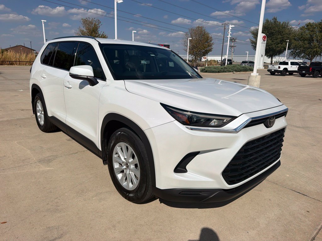 Used 2024 Beige Toyota XLE image 4
