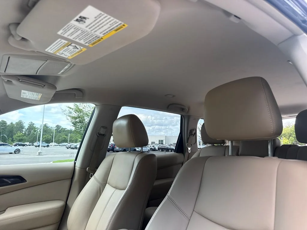 Used 2013 Arctic Blue Nissan SL image 30